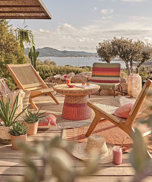 alt =  aménagement décoration espace extérieur mobilier bohème chaleureux